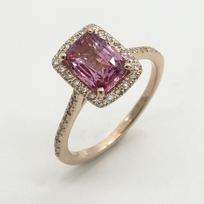 Halo Pembe Safir Yüzük